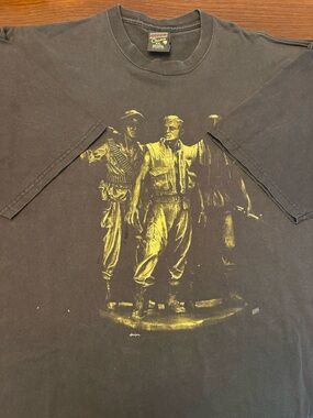 Vintage M.J. Soffe Vietnam Veterans Memorial Three Servicemen T-Shirt USA